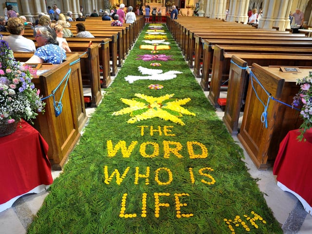 Corpus Christi Carpet of Flowers 2022 at Arundel Cathedral. Pic S Robards SR2206162