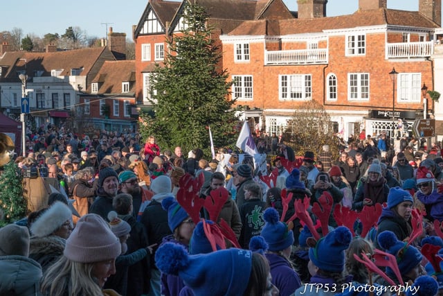The arrival of Santa and the Christmas lights switch-on event in Battle on November 25 2023. Photo by Jeff Penfold (JTP53 Photography).