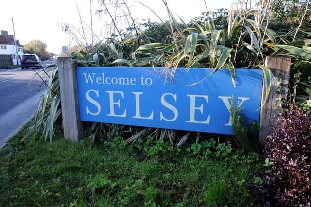 A Selsey resident has bemoaned Selsey Town Council’s lack of action due to a beacon on East Beach for the Queen’s Jubilee not being lit.