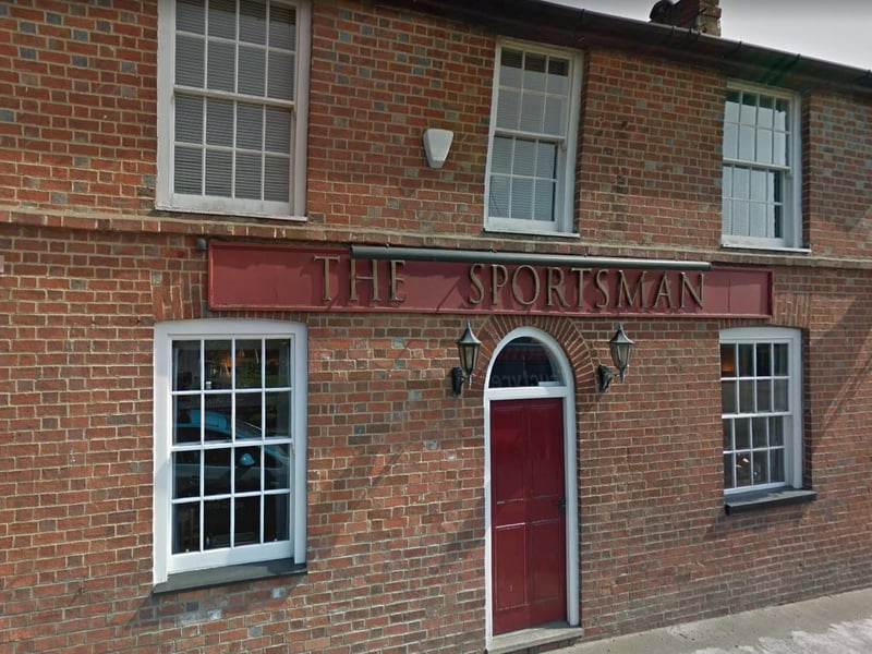 This 'fresh take on a classic country pub' can be found on Cuckfield Road, Goddards Green. It has a rating of 4.5 stars from 305 reviews.
