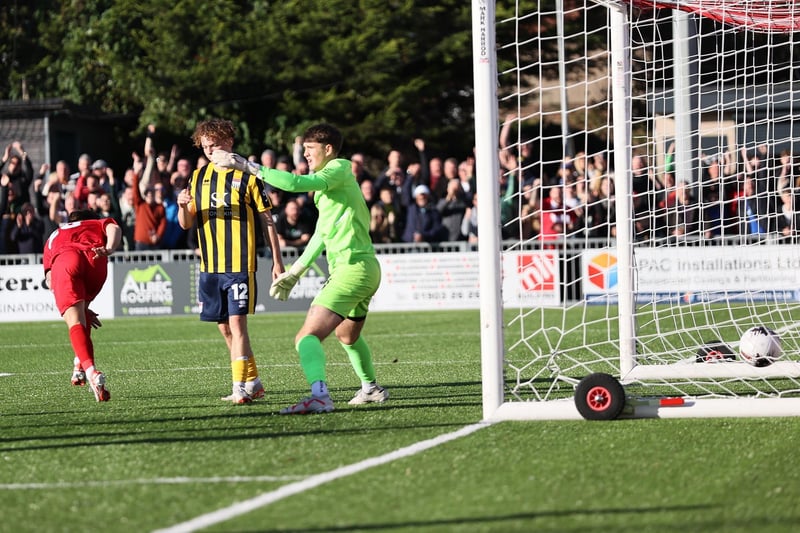 Worthing beat Bath City to reach the first round of the FA Cup