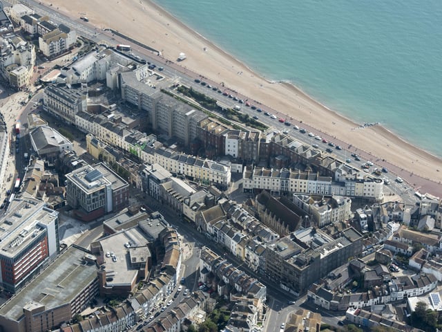Hastings is the best district to buy a house in Sussex, with their average house price this year being at £266,793. This a 6.5% decrease compared to last December’s house price average of £285,287, which is the highest reduction on the list.