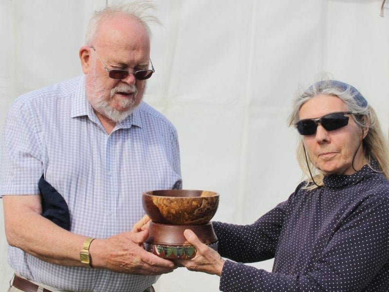 The combined features of the flower show, dog show and displays attracted many hundreds of visitors to the recreation ground