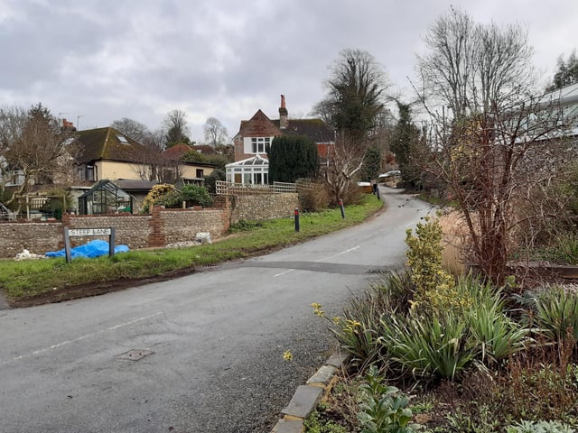 Walk a short way up High Street, Findon, until you reach Steep Lane. Turn right here, to join Monarch's Way, a long-distance footpath that runs from Worcester to Shoreham.