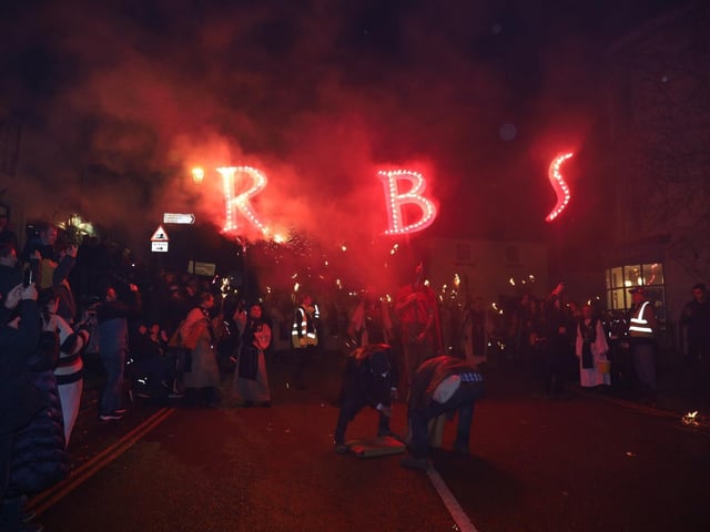 Robertsbridge Bonfire 2023. Photo by Andrew Clifton.