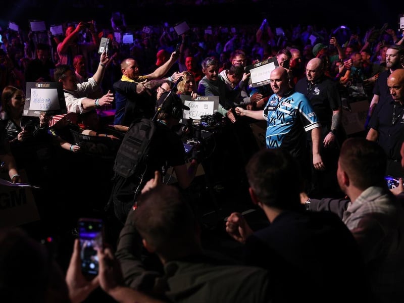PDC Premier League Brighton 2025 : There was an electric atmosphere, and some brilliant costumes on show, inside the Brighton Centre for night five of Premier League darts on Thursday evening (March 6).