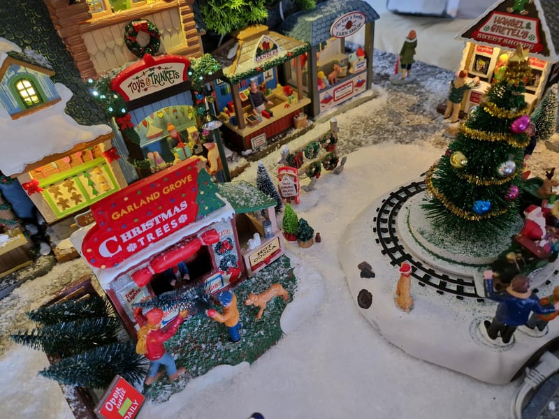 Frosty Falls is a Christmas village created by Wendy Bray from West Sussex
