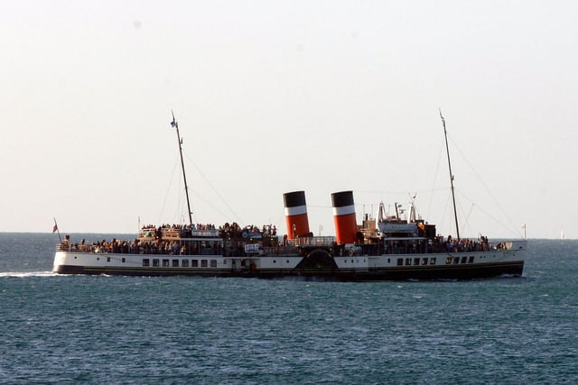 The Waverley sets off on its cruise from Worthing Pier in September 2009