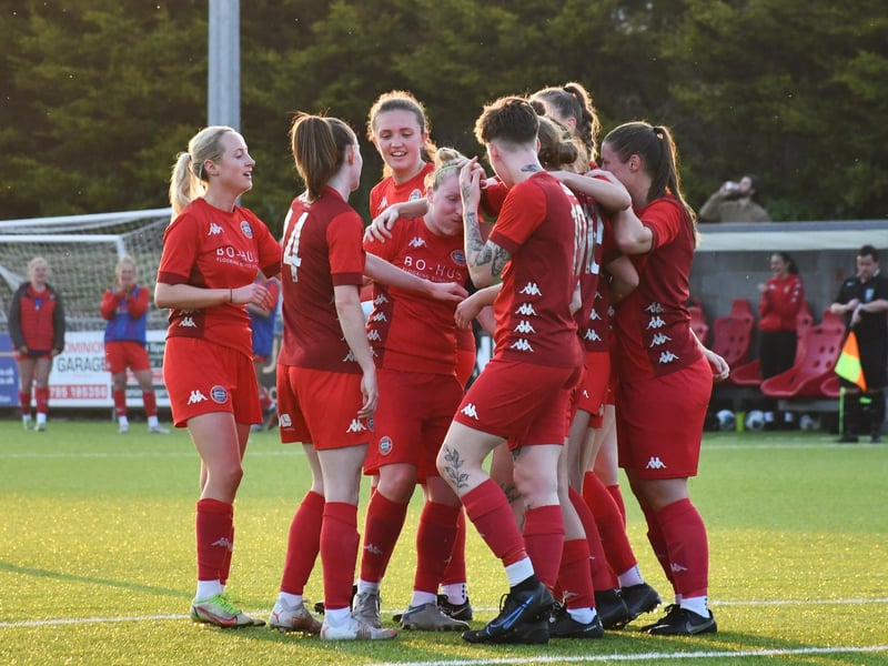 Worthing FC Women beat AFC Acorns and lift the London and SE premier division title