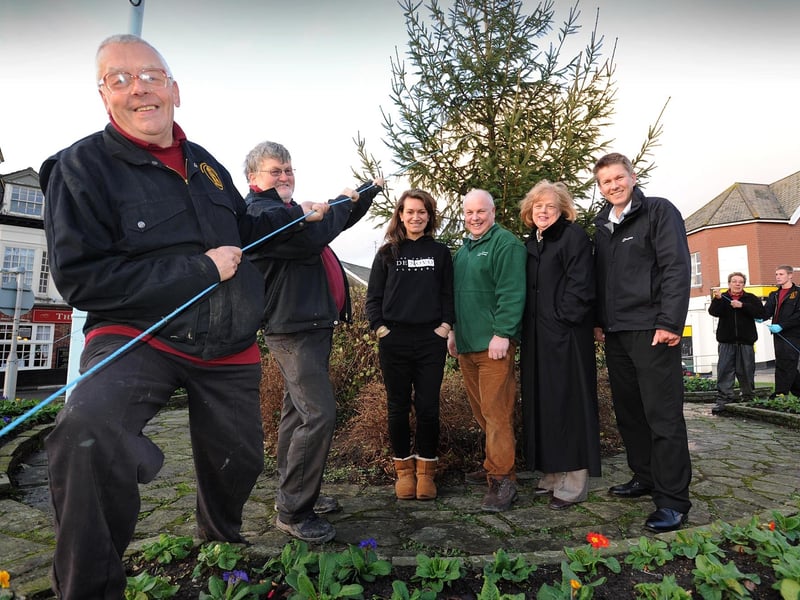 Caroles Christmas tree erected in Commercial Square, Haywards Heath. Ryma Skeen, Richard Goddard , Carole Preston and Ian Goodridge from the HHDBA with Haywards Heath Town Council staff