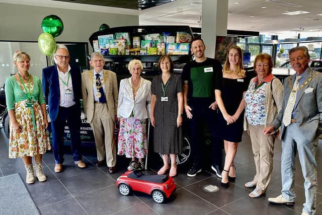 HAILSHAM MAYOR ATTENDS ‘BIG LOVE’ EVENT IN AID OF LOCAL FOODBANKS (PHOTO FROM HAILSHAM TC)