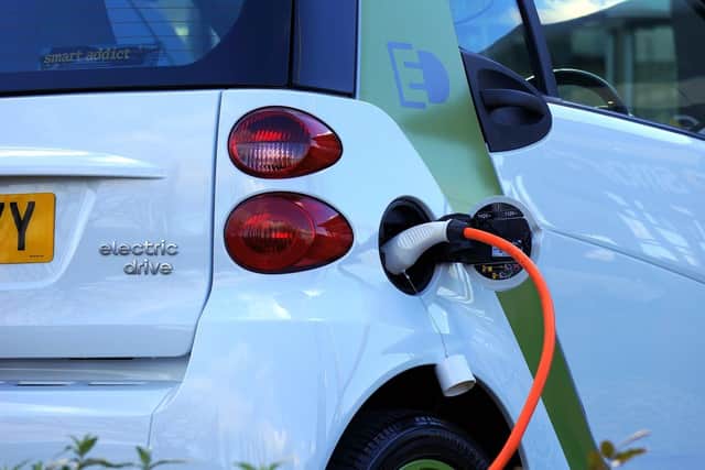 Electric Car charging, Pixabay