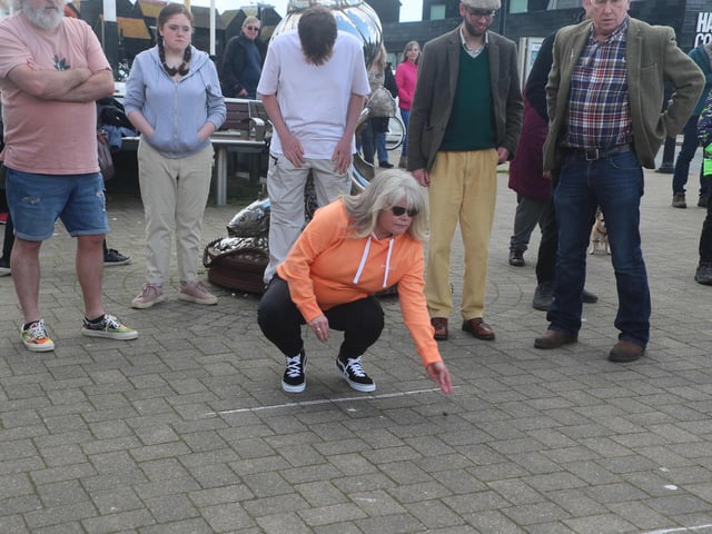 Marbles competition on Winkle Island in Hastings Old Town.
Photo by Roberts Photographic.
