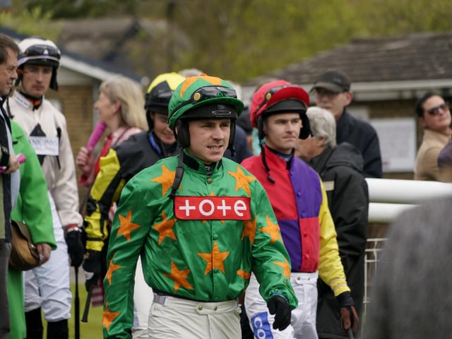 Race 6 The Best Odds Guarenteed At YEEHAA.BET Mares Novices Limited Handicap Hurdle Race at Fontwell on Friday 19 April 2024. www.polopictures.co.uk Fontwell Arundel Clive Bennett 20240419 ©2024 Clive Bennett Photography 19/04/2024 _CAB0759.JPG:Spring jump racing at Fontwell Park