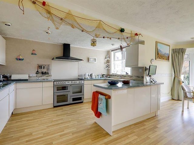 The kitchen / breakfast room has a Range cooker and integrated appliances