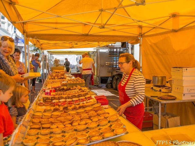 Bexhill Street Market by Jeff Penfold