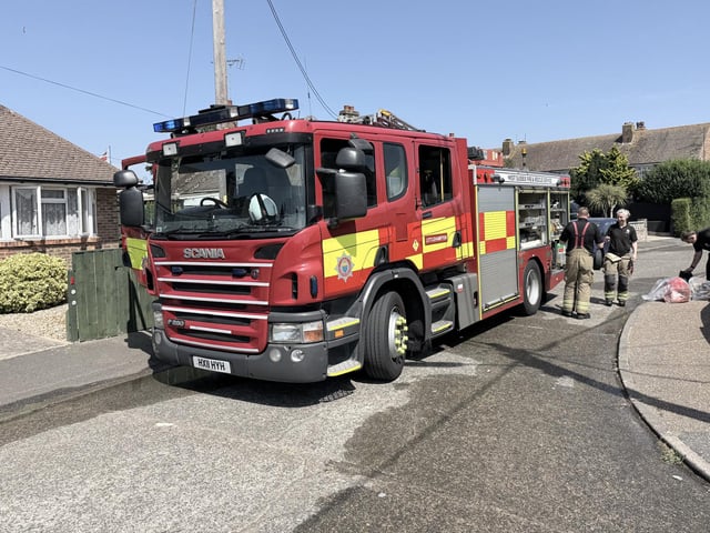Fire crews tackle garden blaze in Littlehampton