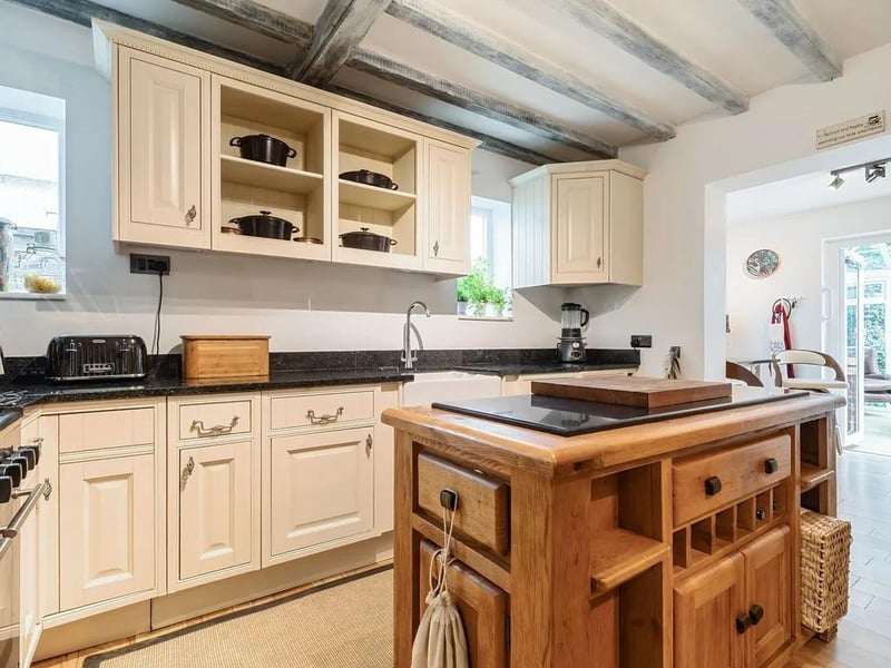 The kitchen/ dining room is the perfect place to entertain.