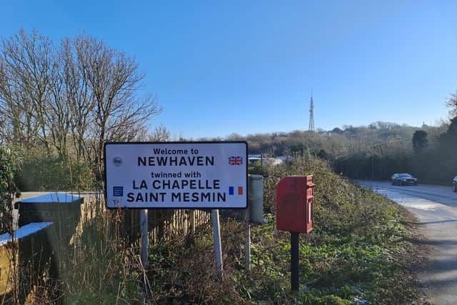 Newhaven town sign (photo by Izzi Vaughan)