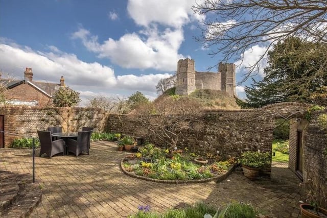 House for sale in Lewes: Grade II listed Georgian town house neighbouring Lewes Castle