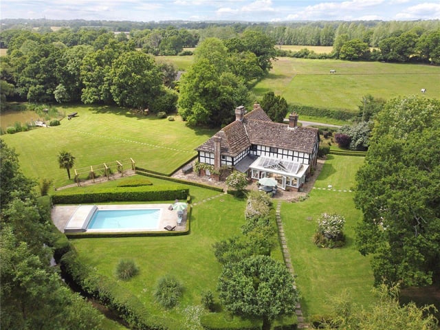 6 bed detached house for £2,750,000. Sold by Hamptons