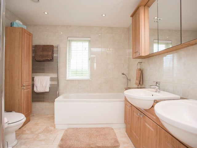 Royston Close, Friston