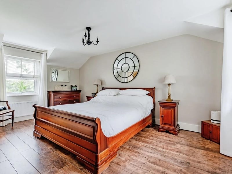 The first floor has four double bedrooms with an en-suite to the master