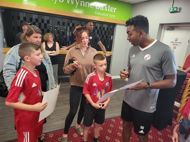 Kevin Betsy with fans