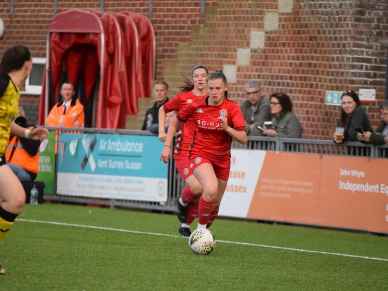 Worthing FC Women beat AFC Acorns and lift the London and SE premier division title