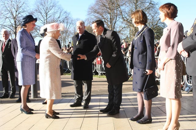 The Queen visits Chichester Festival Theatre. Photo by Derek Martin Photography. DM17114745a.jpg