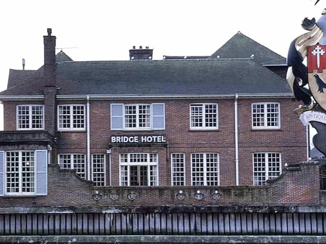 The second Bridge Hotel before it closed in the late 1980s