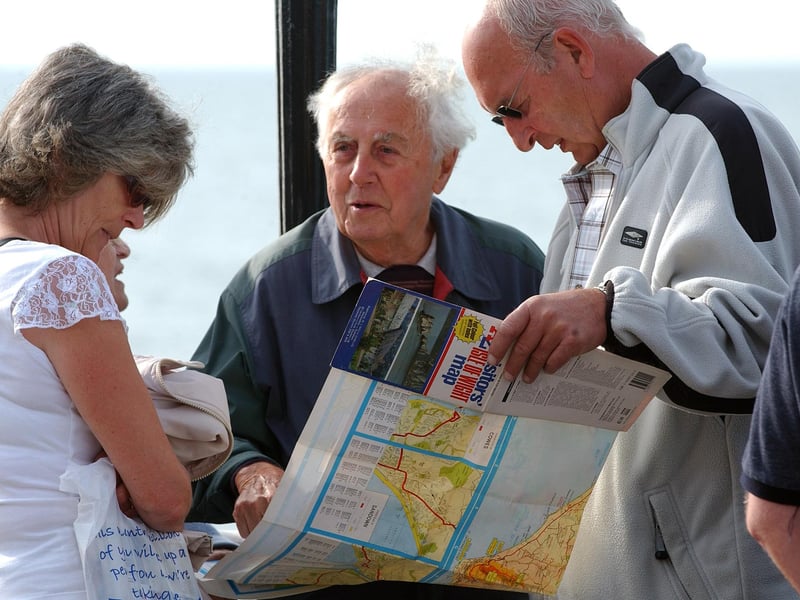 Passengers checking the route before the Waverley arrived in September 2008. Sadly, it wasn't to be.