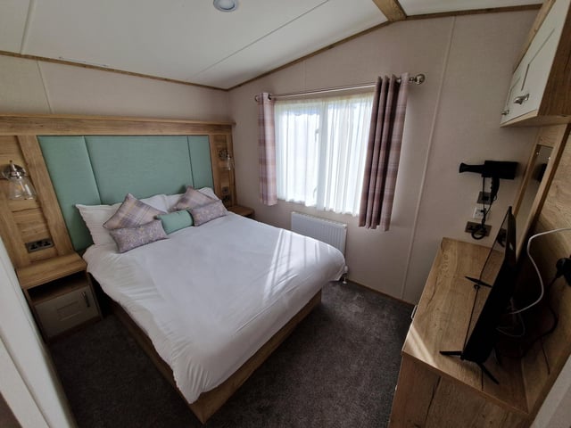 We tried out a family weekend break at Seal Bay Resort in Selsey. We stayed in a platinum caravan and experienced a host of activities and entertainment across the seaside West Sussex site.