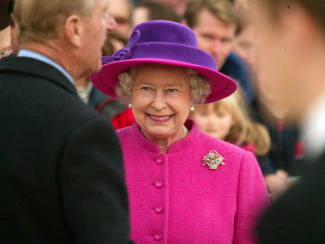 JPCT 24 October 2003 Queen visits Horsham. The Forum C3440358a -photo by Steve Cobb