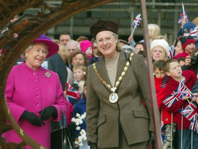 JPCT 24 October 2003 Queen visits Horsham. The Forum C3440324a -photo by Steve Cobb