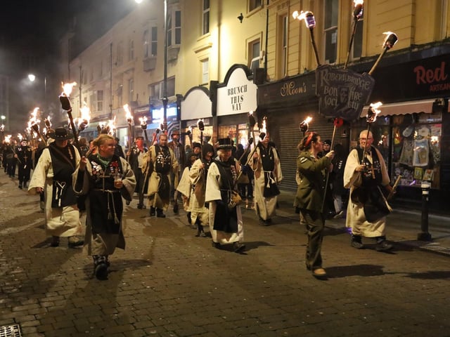 Hastings Bonfire 2024. Photo by Andrew Clifton.
