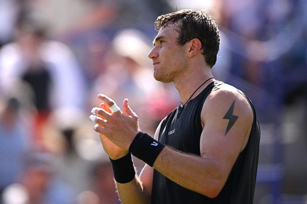 „Es bringt mich zum Lachen“ – Tennisstar aus Eastbourne zerstreut ...