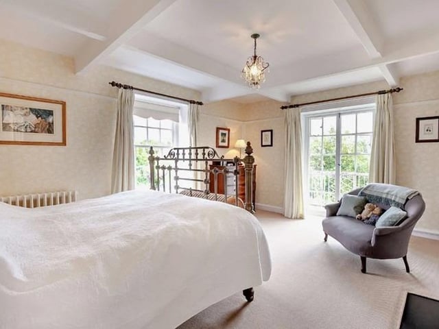 House for sale in Seaford: 6 bedroom Georgian character house with south-facing balcony