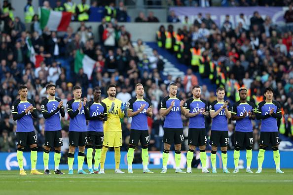 Tottenham Hotspur players take part in a minutes applause in memory of former Tottenham Hotspur fitness coach Gian Piero Ventrone