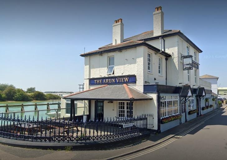 This costal pub in Wharf Road, Littlehampton has 4.6 stars from 1,706 Google reviews and 4.5 stars from 632 reviews on TripAdvisor