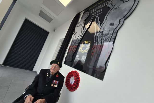 101-year-old war veteran George Durrant with the new plaque | Picture: Mark Dunford