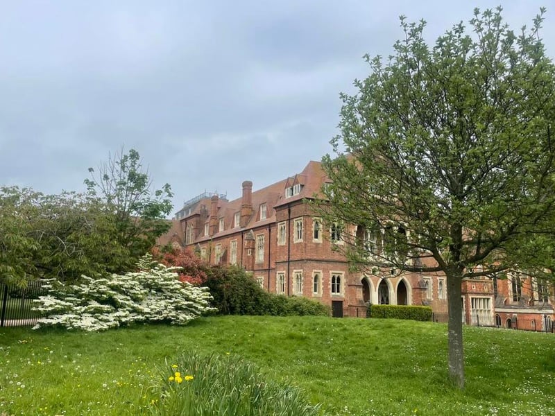 All Saints Park is a small, yet beautiful, bit of greenery in the heart of Meads. With several benches, surrounded by lovely hedges and flowers, it makes for a wonderful place to quietly sit and admire the scenery. The stunning architecture of the former hospital, now converted into housing, makes the view even more enjoyable.