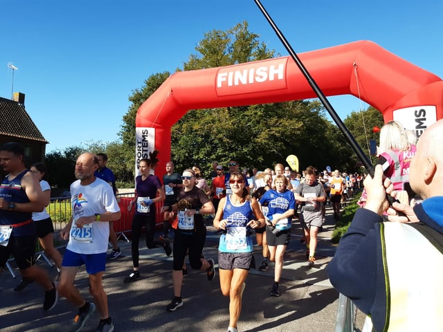 Runners mark the 40th anniversary of Run Barns Green.