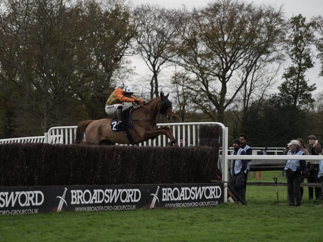 Southern National race day 2025 at Fontwell Park