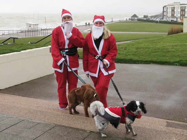Bexhill Santa Dash 2024. Photo by Andrew Clifton.