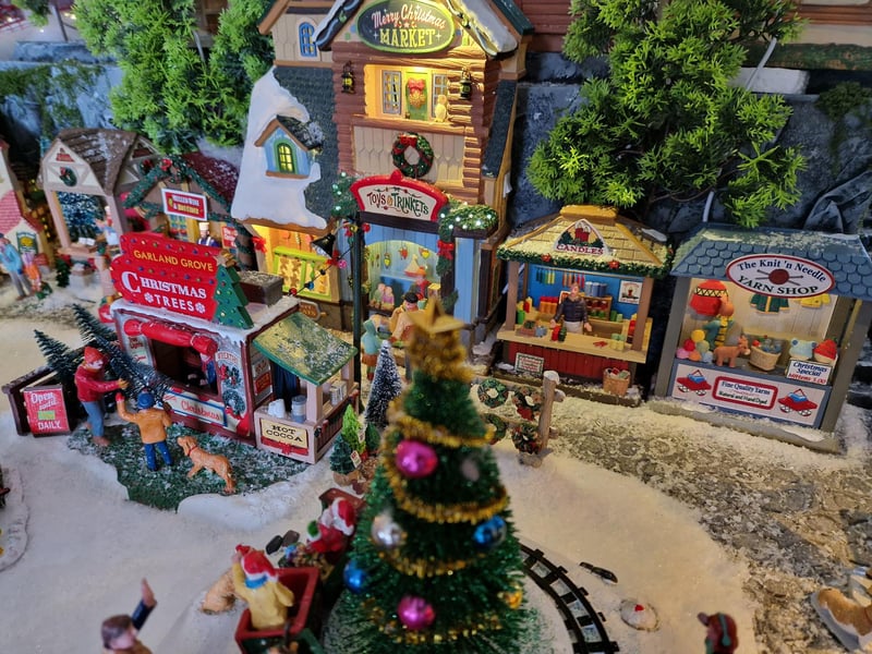 Frosty Falls is a Christmas village created by Wendy Bray from West Sussex