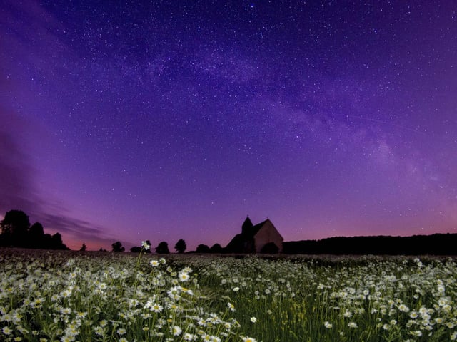 Set in the grounds of the stunning Bailiffscourt spa in Climping is the Mindful Stargazing experience