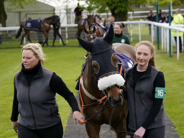 Race 6 The Best Odds Guarenteed At YEEHAA.BET Mares Novices Limited Handicap Hurdle Race at Fontwell on Friday 19 April 2024. www.polopictures.co.uk Fontwell Arundel Clive Bennett 20240419 ©2024 Clive Bennett Photography 19/04/2024 _CAB1442.JPG:Spring jump racing at Fontwell Park