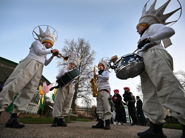 Bloco Olofi entertain crowds in the parade