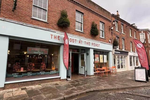 After raising £400 for St Wilfrid’s Hospice at his previous quiz night in June, Chichester quizmaster Ian Sewell is returning to The Ghost at the Feast with a festive fundraising event this December.